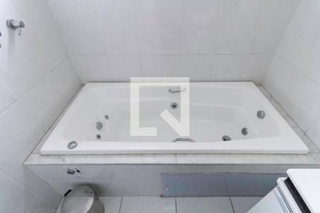 Casa para alugar com 361m², 4 quartos e 2 vagas Casa para alugar com 361m², 4 quartos e 2 vagasBanheiro da suíte