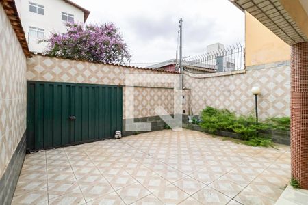 Casa para alugar com 361m², 4 quartos e 2 vagas Casa para alugar com 361m², 4 quartos e 2 vagasGaragem