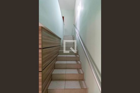 Casa para alugar com 361m², 4 quartos e 2 vagas Casa para alugar com 361m², 4 quartos e 2 vagasEscada