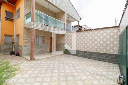 Casa para alugar com 361m², 4 quartos e 2 vagas Casa para alugar com 361m², 4 quartos e 2 vagasEntrada