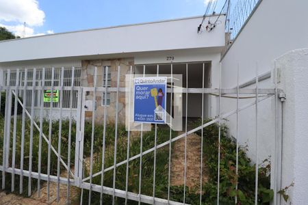 Casa à venda com 168m², 3 quartos e 2 vagas Casa à venda com 168m², 3 quartos e 2 vagasFachada