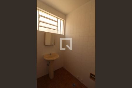 Casa à venda com 168m², 3 quartos e 2 vagas Casa à venda com 168m², 3 quartos e 2 vagasBanheiro
