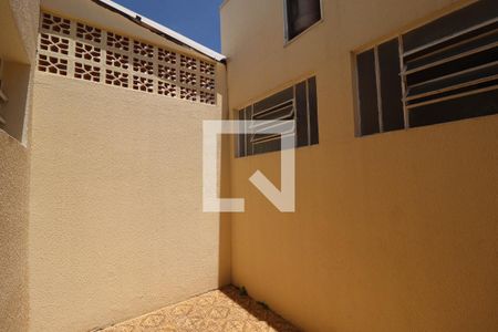 Casa à venda com 168m², 3 quartos e 2 vagas Casa à venda com 168m², 3 quartos e 2 vagasJardim de Inverno