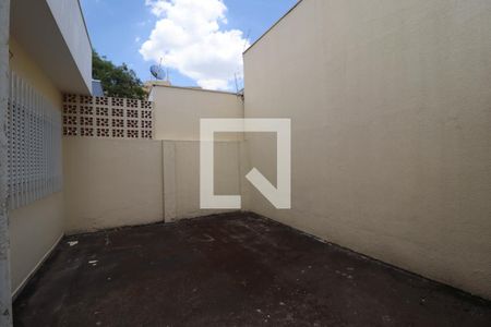 Casa à venda com 168m², 3 quartos e 2 vagas Casa à venda com 168m², 3 quartos e 2 vagasQuintal