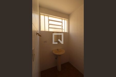 Casa à venda com 168m², 3 quartos e 2 vagas Casa à venda com 168m², 3 quartos e 2 vagasBanheiro