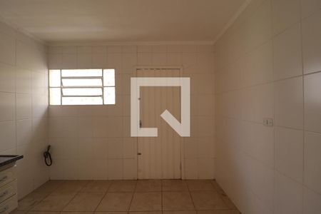 Casa à venda com 168m², 3 quartos e 2 vagas Casa à venda com 168m², 3 quartos e 2 vagasCozinha