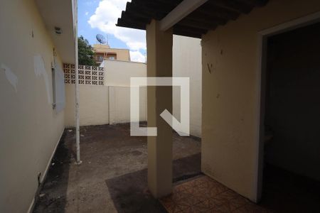 Casa à venda com 168m², 3 quartos e 2 vagas Casa à venda com 168m², 3 quartos e 2 vagasQuintal