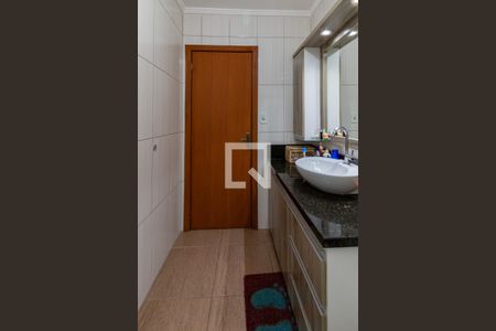 Casa à venda com 250m², 4 quartos e 3 vagas Casa à venda com 250m², 4 quartos e 3 vagasBanheiro