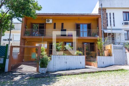 Casa à venda com 250m², 4 quartos e 3 vagas Casa à venda com 250m², 4 quartos e 3 vagasFachada