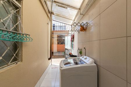 Casa à venda com 250m², 4 quartos e 3 vagas Casa à venda com 250m², 4 quartos e 3 vagasÁrea de Serviço