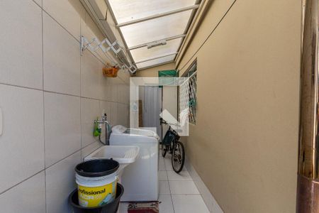 Casa à venda com 250m², 4 quartos e 3 vagas Casa à venda com 250m², 4 quartos e 3 vagasÁrea de Serviço