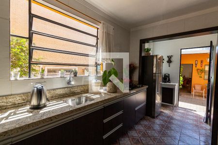 Casa à venda com 250m², 4 quartos e 3 vagas Casa à venda com 250m², 4 quartos e 3 vagasCozinha