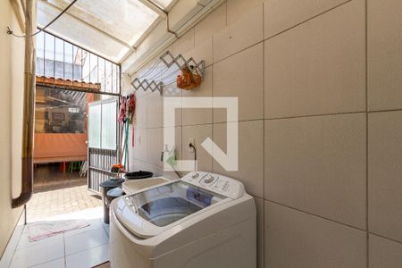 Casa à venda com 250m², 4 quartos e 3 vagas Casa à venda com 250m², 4 quartos e 3 vagasÁrea de Serviço