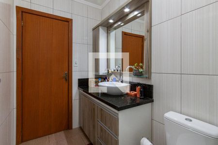 Casa à venda com 250m², 4 quartos e 3 vagas Casa à venda com 250m², 4 quartos e 3 vagasBanheiro