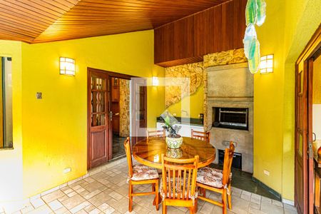 Casa de condomínio à venda com 310m², 4 quartos e 4 vagasChurrasqueira