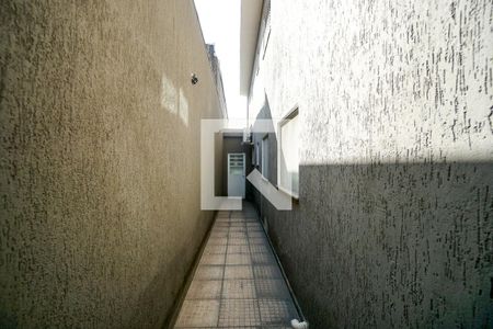 Casa para alugar com 125m², 3 quartos e 2 vagas Casa para alugar com 125m², 3 quartos e 2 vagasCorredor lateral