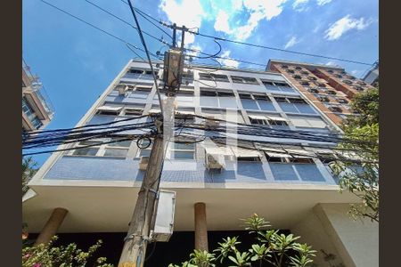 Apartamento para alugar com 83m², 1 quarto e 1 vagaFachada com cartaz QA