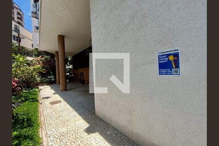 Apartamento para alugar com 83m², 1 quarto e 1 vagaFachada com cartaz QA