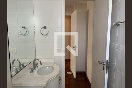 Apartamento à venda com 230m², 4 quartos e 3 vagasBanheiro da Suíte 2