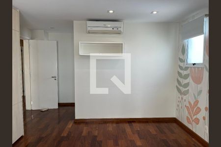 Apartamento à venda com 230m², 4 quartos e 3 vagasSuíte 2