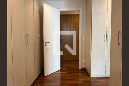 Apartamento à venda com 230m², 4 quartos e 3 vagasSuíte 1