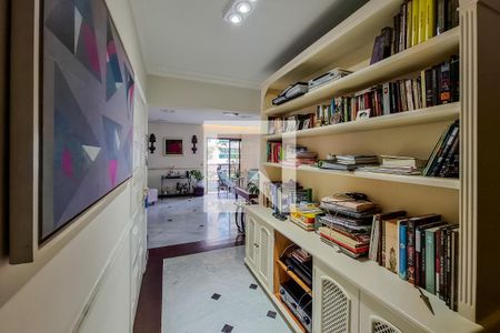 Entrada de apartamento à venda com 4 quartos, 190m² em Vila Mariana, São Paulo