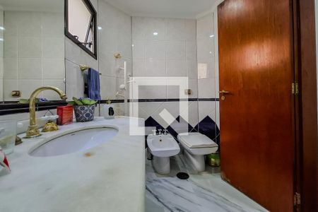 Apartamento à venda com 190m², 4 quartos e 3 vagasBanheiro da Suíte 1