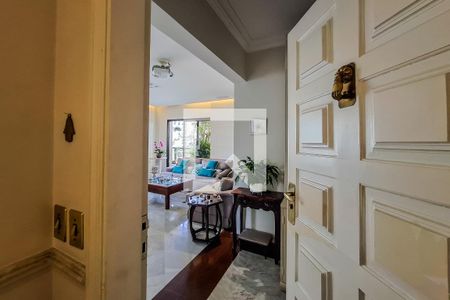 Entrada de apartamento à venda com 4 quartos, 190m² em Vila Mariana, São Paulo