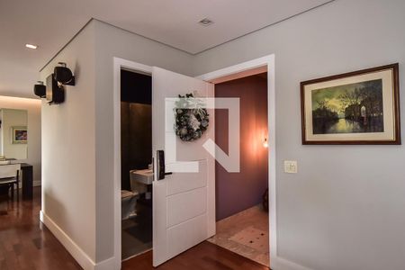 Hall de Entrada de apartamento para alugar com 2 quartos, 184m² em Real Parque, São Paulo