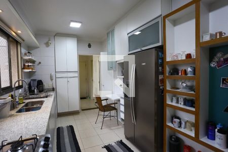 Apartamento à venda com 211m², 4 quartos e 4 vagasCozinha