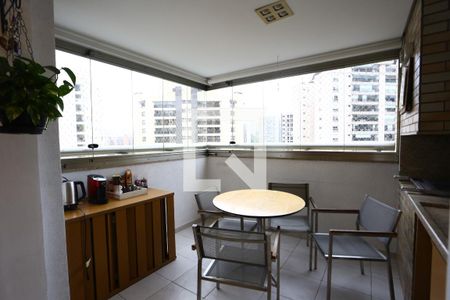 Apartamento à venda com 211m², 4 quartos e 4 vagasVaranda gourmet