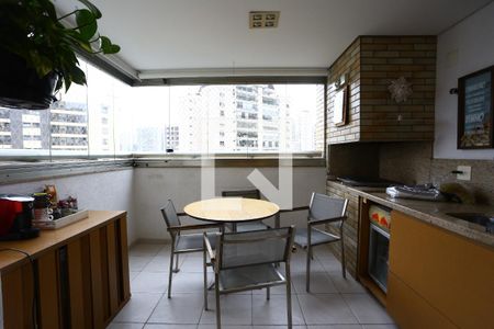 Apartamento à venda com 211m², 4 quartos e 4 vagasVaranda gourmet