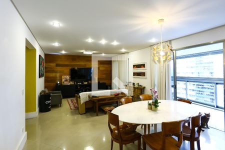 Apartamento à venda com 211m², 4 quartos e 4 vagasSala