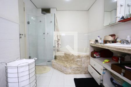 Apartamento à venda com 211m², 4 quartos e 4 vagasBanheiro da Suíte 2
