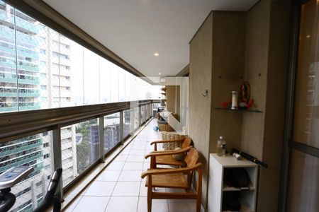 Apartamento à venda com 211m², 4 quartos e 4 vagasVaranda da Sala