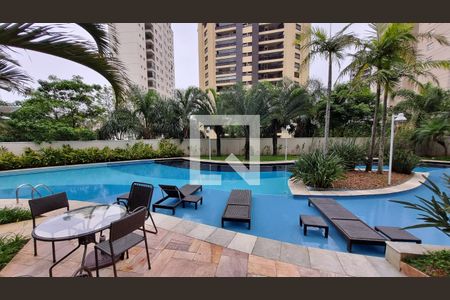 Apartamento à venda com 211m², 4 quartos e 4 vagasÁrea comum - Piscina