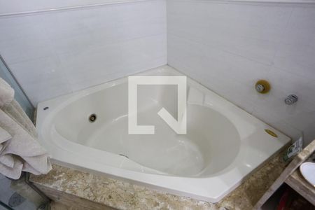 Apartamento à venda com 211m², 4 quartos e 4 vagasBanheiro da Suíte 2