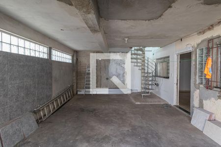 Garagem de casa à venda com 3 quartos, 300m² em Vila Marieta, São Paulo