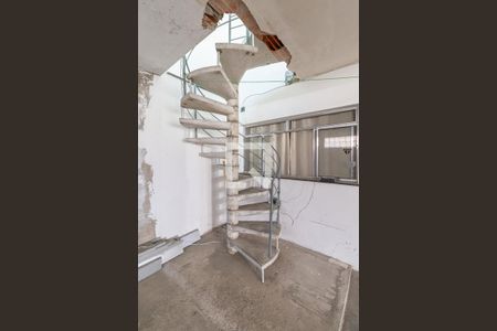 Escada de casa à venda com 3 quartos, 300m² em Vila Marieta, São Paulo