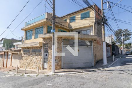 Fachada de casa à venda com 3 quartos, 300m² em Vila Marieta, São Paulo