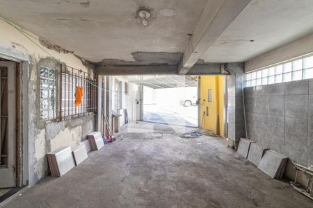 Garagem de casa à venda com 3 quartos, 300m² em Vila Marieta, São Paulo
