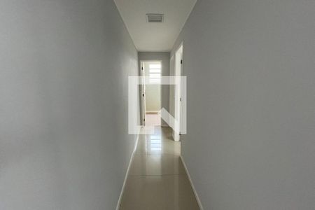 Corredor de apartamento para alugar com 2 quartos, 100m² em Jardim Guanabara, Rio de Janeiro