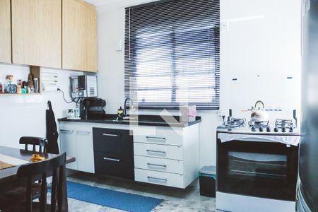 Casa à venda com 630m², 4 quartos e 6 vagas Casa à venda com 630m², 4 quartos e 6 vagasCozinha