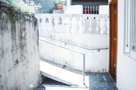 Casa à venda com 630m², 4 quartos e 6 vagas Casa à venda com 630m², 4 quartos e 6 vagasEntrada