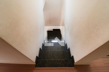 Casa à venda com 120m², 3 quartos e 2 vagasEscada