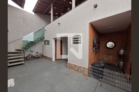 Casa à venda com 198m², 3 quartos e 4 vagasQuintal