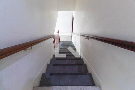 Escada de casa à venda com 2 quartos, 95m² em Vila Salete, São Paulo
