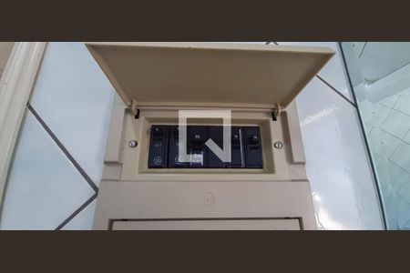 Casa à venda com 511m², 5 quartos e 3 vagas Casa à venda com 511m², 5 quartos e 3 vagasQuadro de Luz