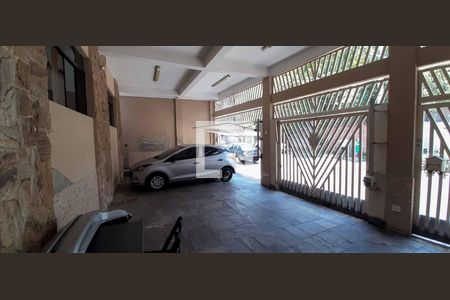 Casa à venda com 511m², 5 quartos e 3 vagas Casa à venda com 511m², 5 quartos e 3 vagasGaragem