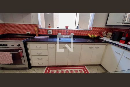 Casa à venda com 511m², 5 quartos e 3 vagas Casa à venda com 511m², 5 quartos e 3 vagasCozinha